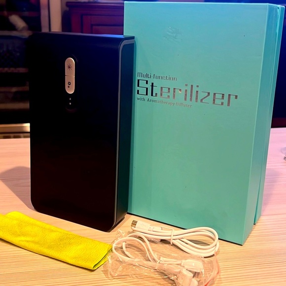 NEW 3 in 1 Smartphone Sanitizer & Charger with Aromatherapy Diffuser - Picture 3 of 10